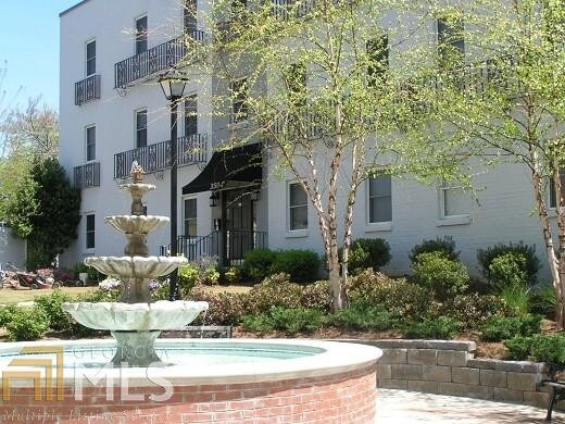 Foto del edificio - 348 East Paces Ferry Rd NE