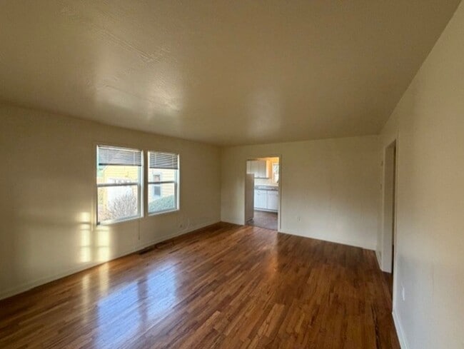 Building Photo - Charming 4 Bedroom ~ 1 Bathroom Home in Southeast Corvallis