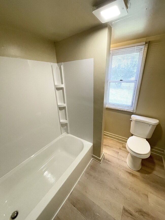 Foto del edificio - Southeast Indy 2BR House w/2-Car Garage!