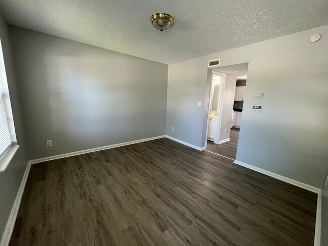 Building Photo - 10279 Buell Dr