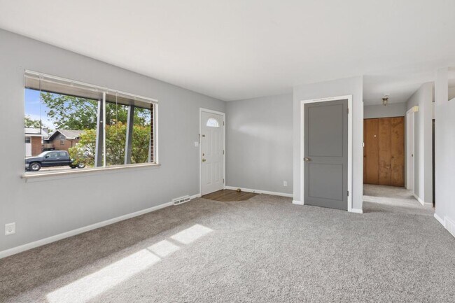 Building Photo - 2853 15th Ave Ct