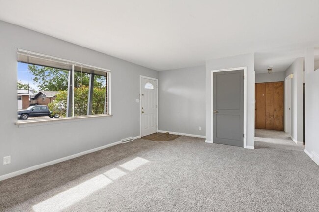 Foto del edificio - 2853 15th Ave Ct