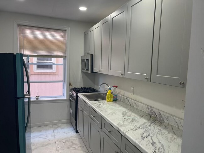 Foto del edificio - 2178 E 8th St