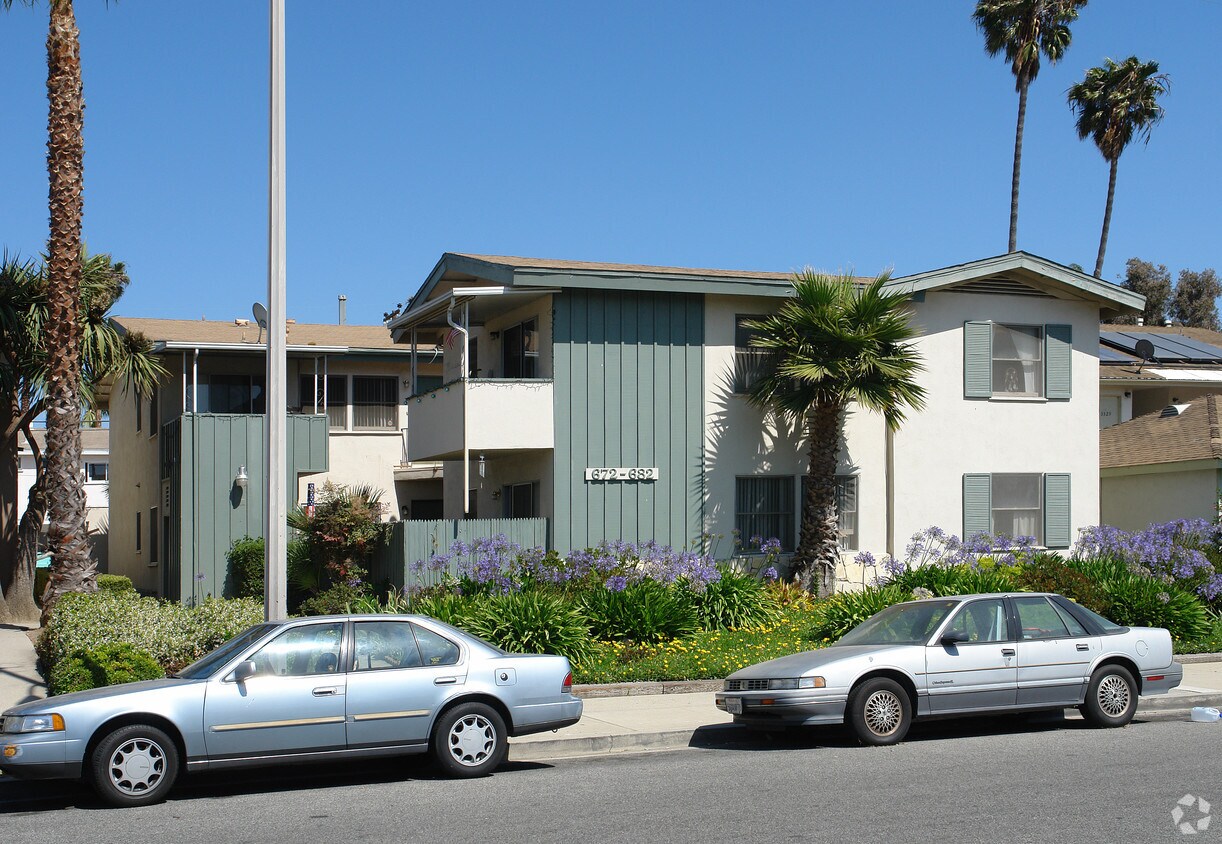 Primary Photo - 672-682 Empire Ave