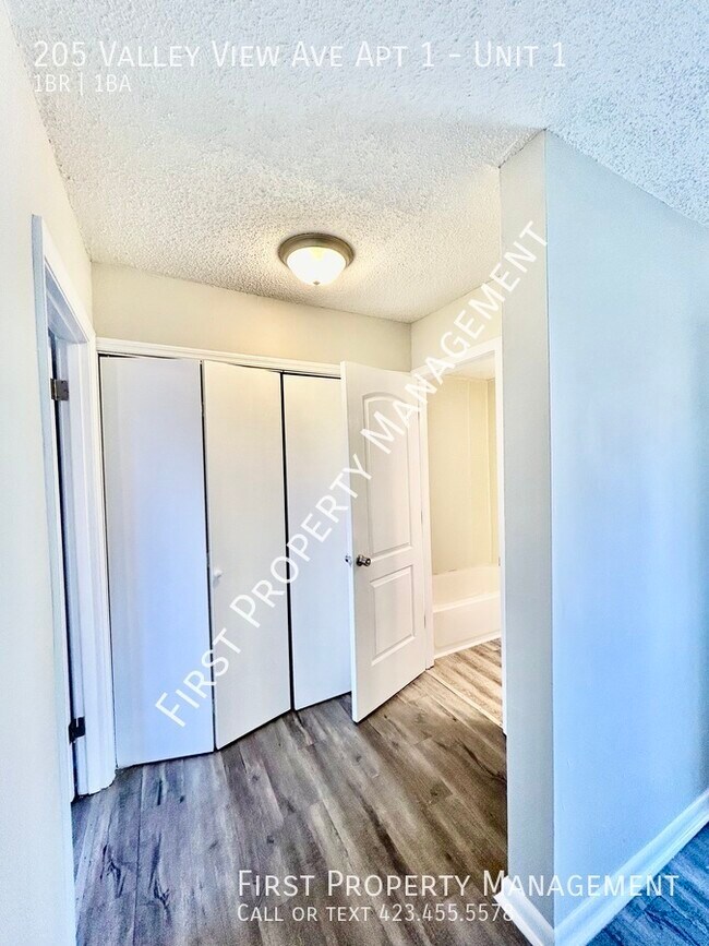 Foto del edificio - Red Bank 1Bed/1Bath Apt! Laundry Hook-Ups!