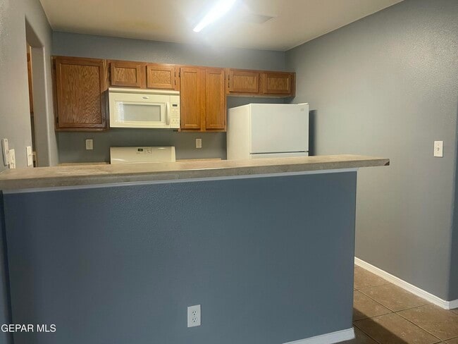 Building Photo - 5724 Saluki Dr