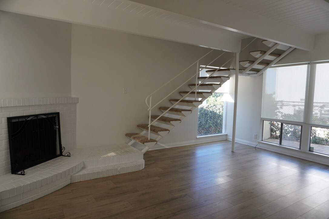Mid-century charm - 3309 Foothill Rd
