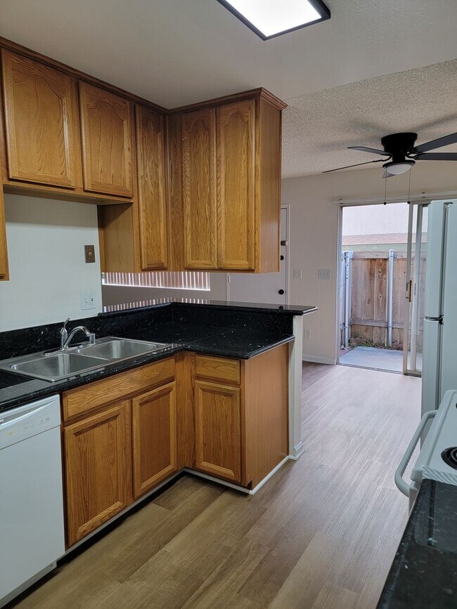 Building Photo - 2-Bed/1.5-Bath Condo For Rent
