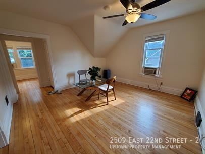 Foto del edificio - 2509 E 22nd St