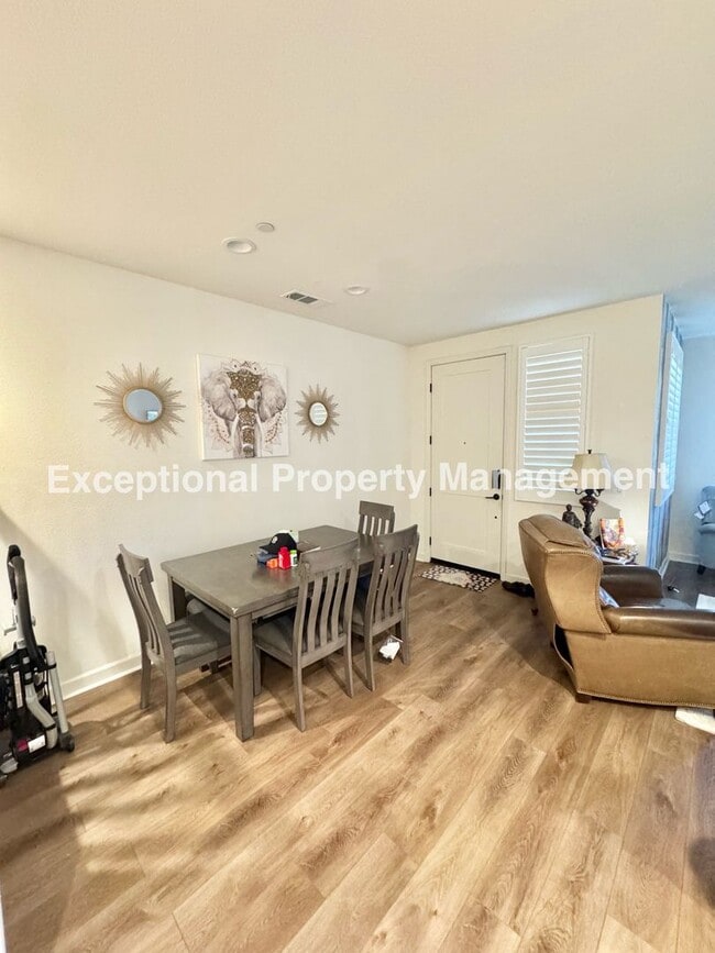 Building Photo - Ready to move in 3 bed 3 bath home!
