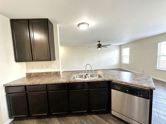 Foto del edificio - Coming SOON! Beautiful 3-Bedroom Townhome in Wentzville with Finished Basement and Community Amen...