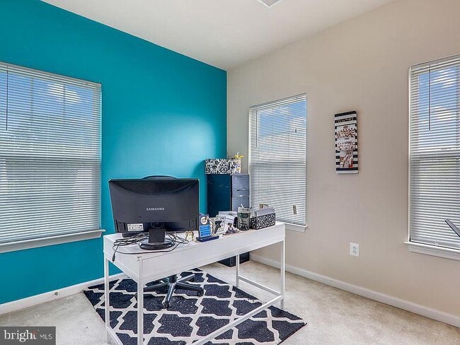 Foto del edificio - 2834 Admiral Ridge Rd