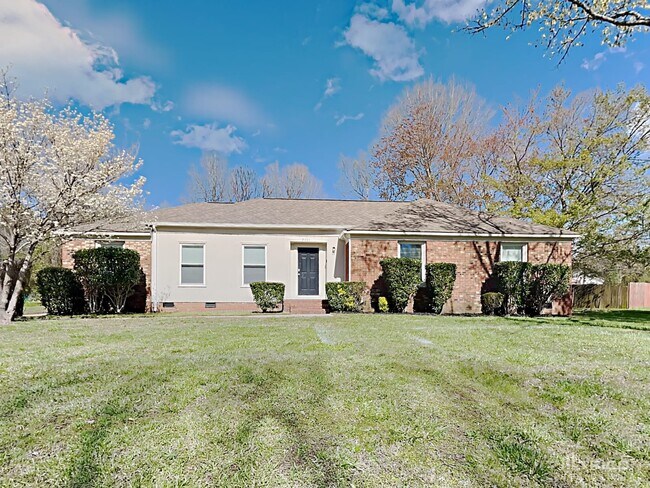 Building Photo - 7111 Marlbrook Drive Charlotte NC