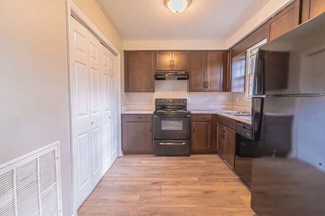 Foto del edificio - 718 Ranch Hill Dr