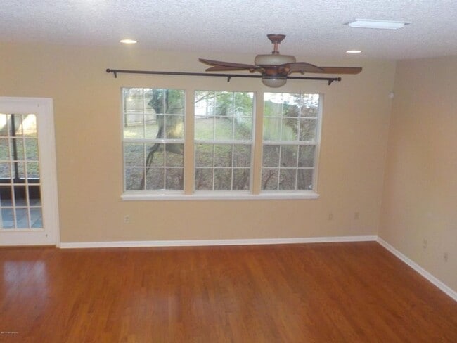 Building Photo - Charming 3 bedroom, 2.5 bath home in Oakle...