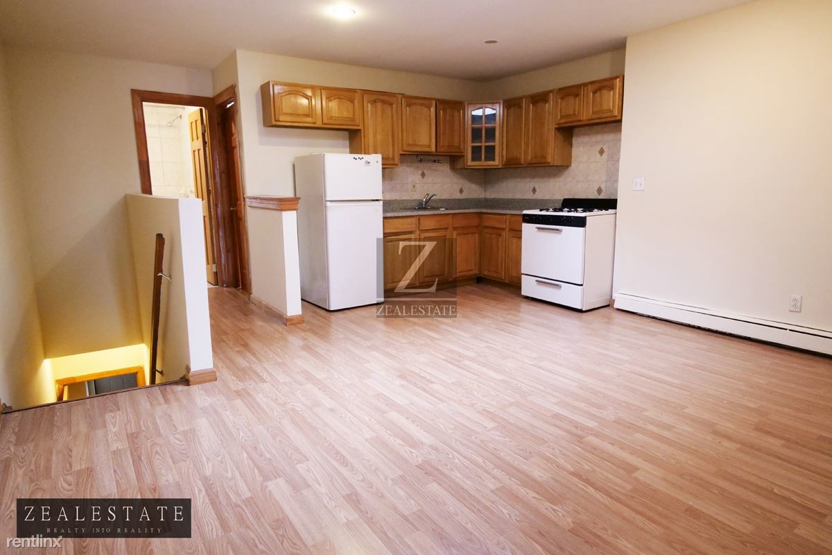 Primary Photo - 2 br, 1 bath Apartment - 32 Jackson Pl 2