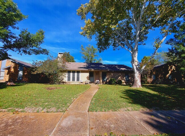 Building Photo - 1037 Carriagehouse Ln