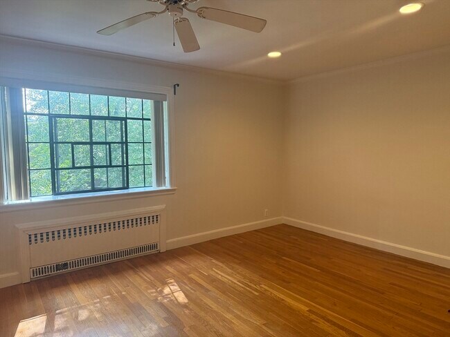 Building Photo - 102 Sewall Ave