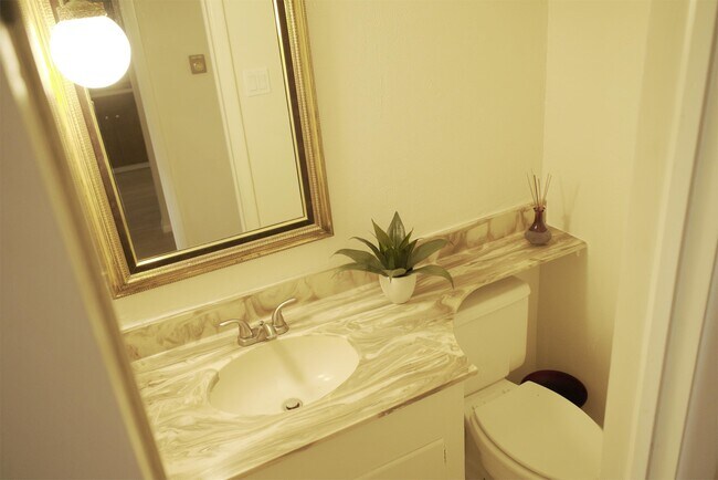 Building Photo - 1509 Montana Ave