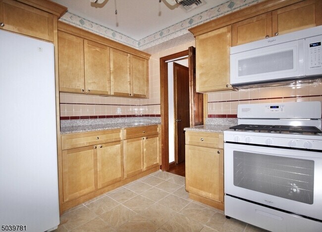 Foto del edificio - 327 Foothill Rd