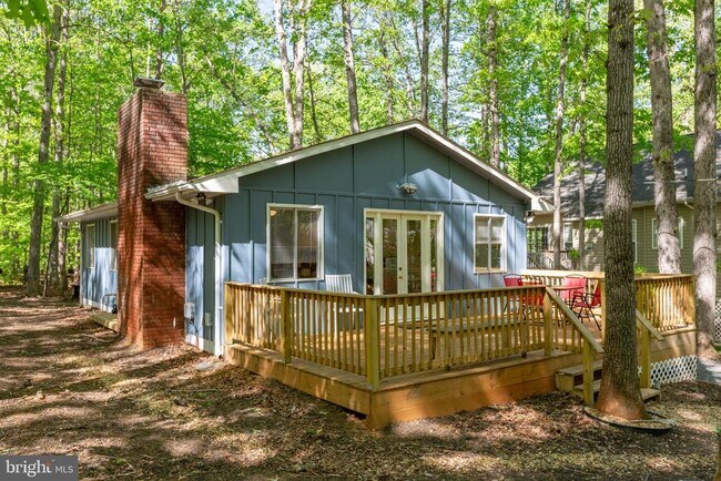 Foto del edificio - 303 Wilderness Dr