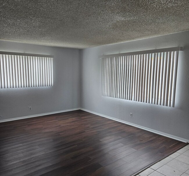 Foto del edificio - 4497 Bonnie Brae St