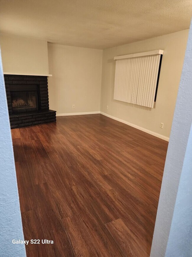Foto del edificio - 2 Bedroom 1 Bathroom Apartment with 1 Car ...