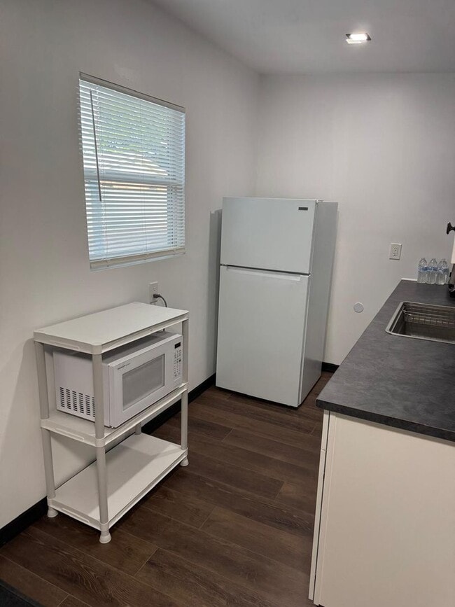 Foto del edificio - 1 Bed 1 bath Efficiency