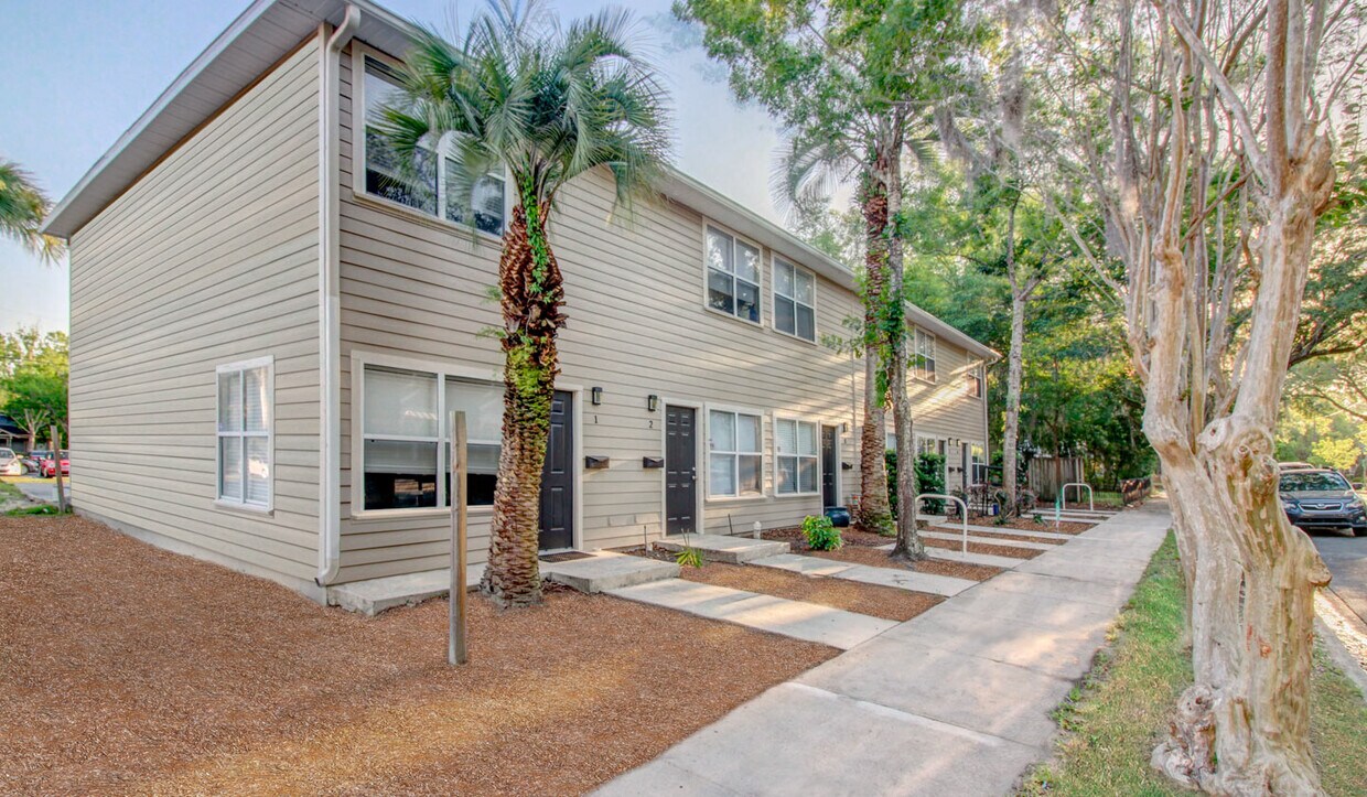 Primary Photo - 1017 SW 1st Ave