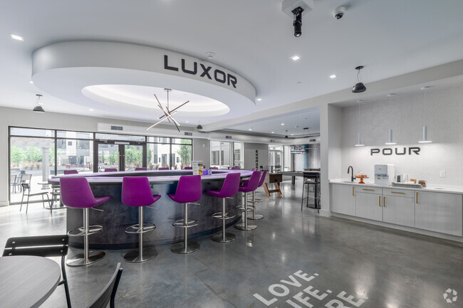 Salón para residentes - Luxor Lifestyle Apartments Wilmington