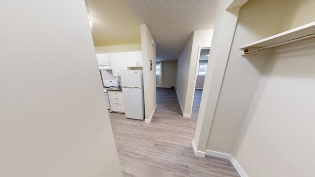 Photo du bâtiment - 9807-9108 108 Ave