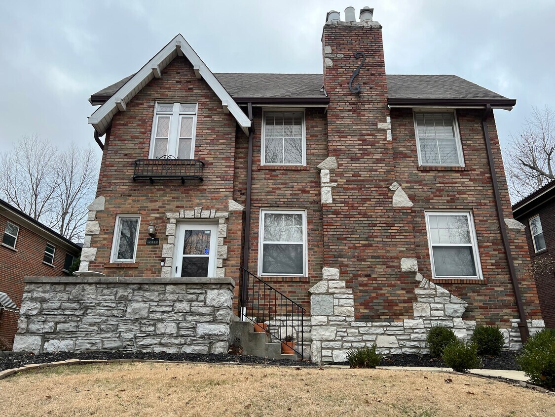 7440 Delmar Blvd Unit F1, University City, MO 63130 Condo for Rent in