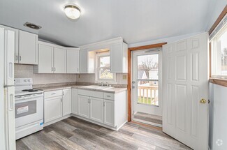 Building Photo - 154 N 79th St