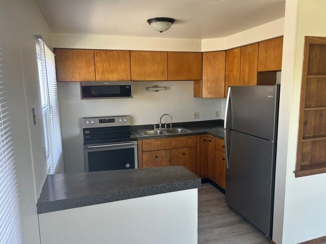 Foto del edificio - 2 Bedroom Upper with Heat and Water included