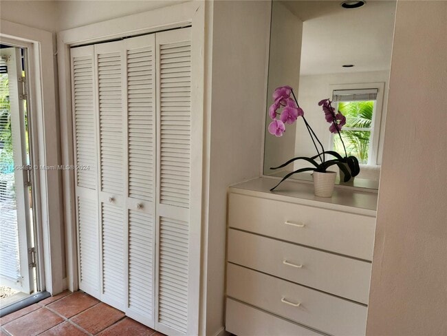 Building Photo - 3580 Royal Palm Ave