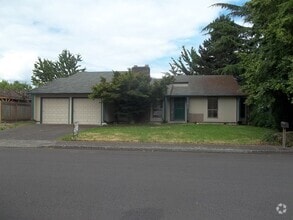 Building Photo - 1674 SE Queenborough St