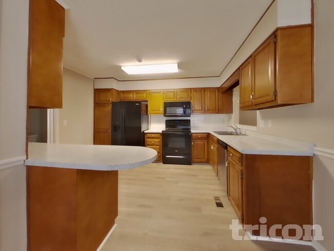 Building Photo - 6971 Springwood Dr