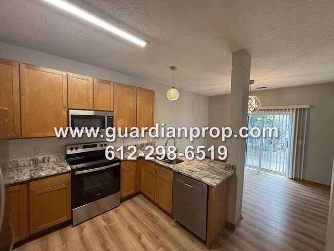 Foto del edificio - End Unit Townhouse Available Now, Loft Are...