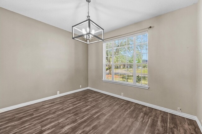 Foto del edificio - 7302 Maple Run Dr