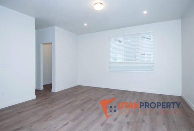 Building Photo - 427 S 960 W