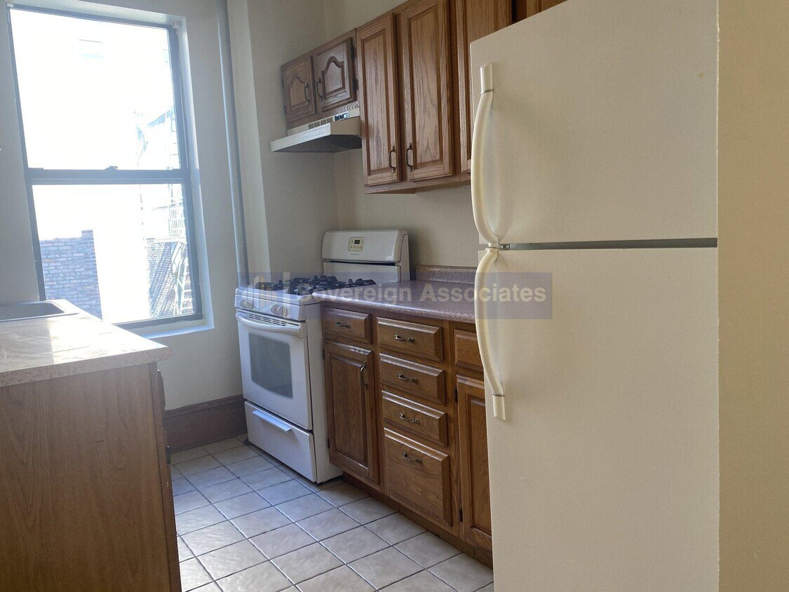 Building Photo - true 1 bed south facing, quiet and bright