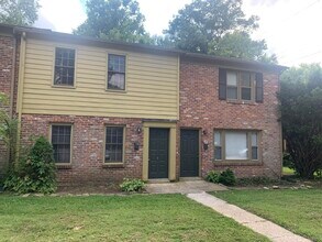 Building Photo - 1104 Collins Ln
