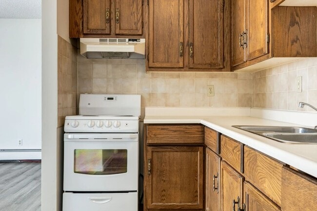 Building Photo - Gleneagles Apartments