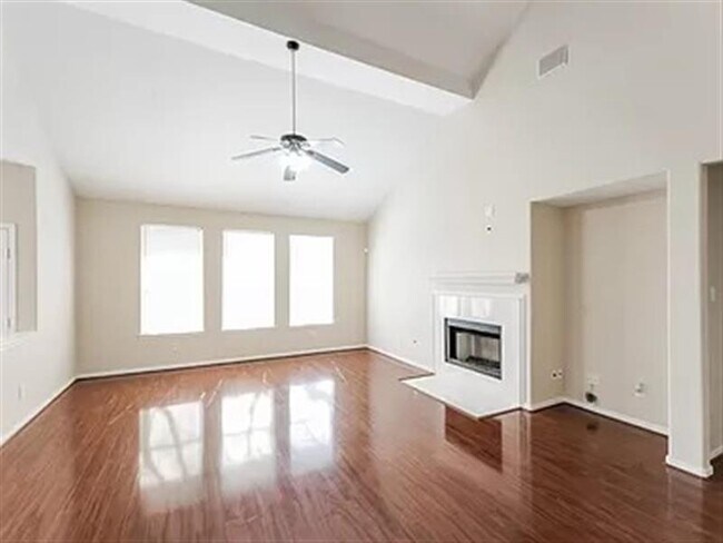 Foto del edificio - Single family suit