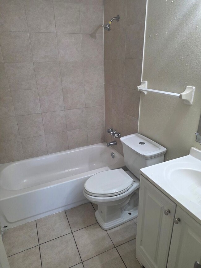 Building Photo - 3/2 DUPLEX