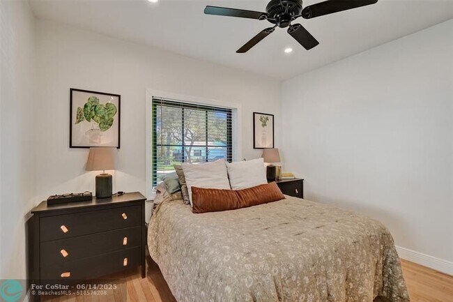 Foto del edificio - 807 SW 18th St
