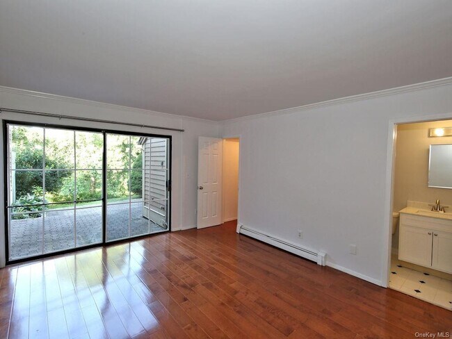 Building Photo - 202 Ivy Hill Crescent