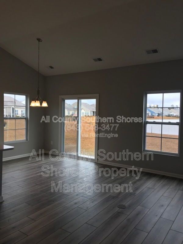 Foto del edificio - 877 Devon Estate Ave