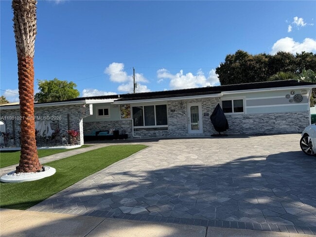 Building Photo - 2250 NW 22nd Ct