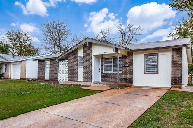 Building Photo - 203 N Forest Crest Dr